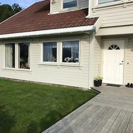 Leilighet Med Nydelig Utsikt Pa Leknes! Skullbru Exterior photo