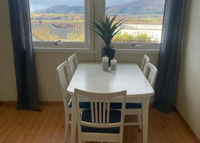 Leilighet Med Nydelig Utsikt Pa Leknes!