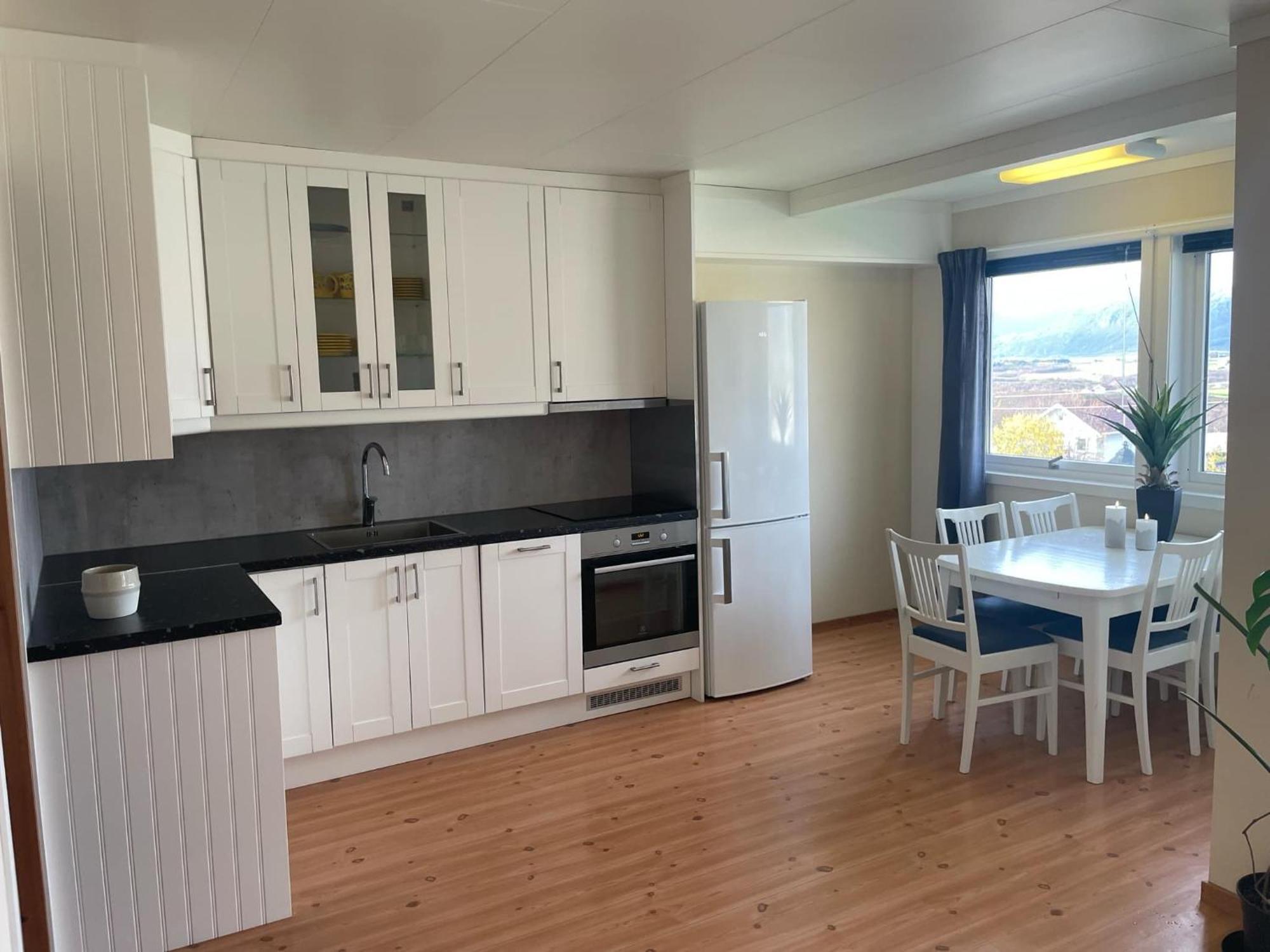 Apartment Med Nydelig Utsikt Pa Leknes! *